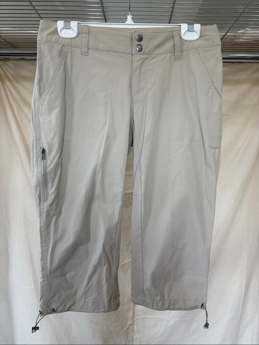 Columbia Women's Light Khaki Outdoor Capri Zip-Pocket Pants
